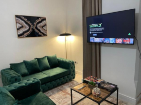 Luxe Stays - Hot Tub - Sleeps 6